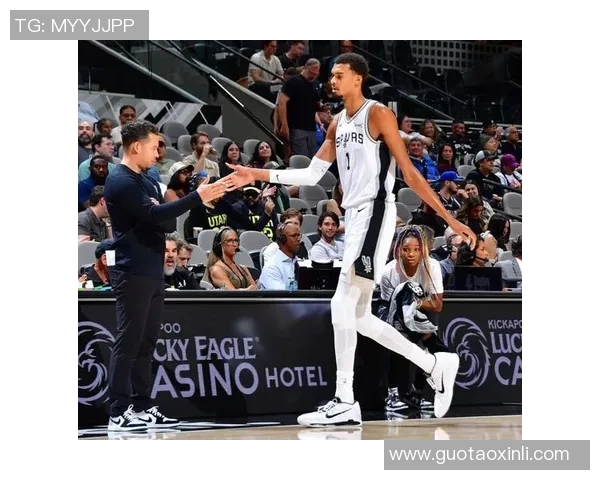 狂轰27分11板4助3断!文班复出后最强一战多次逆天暴扣太蛮横 狂轰27分11板4助3断!文班复出后最强一战多次逆天暴扣太蛮横