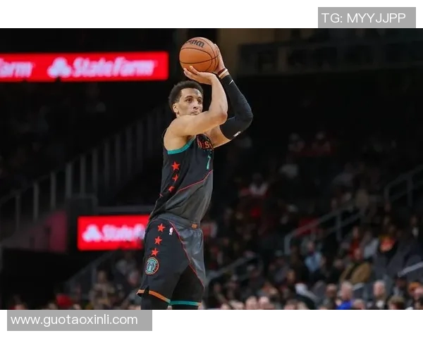 保罗:近期还看了灯泡火箭时的录像 试图找回我们配合很好的战术 保罗:近期还看了灯泡火箭时的录像 试图找回我们配合很好的战术