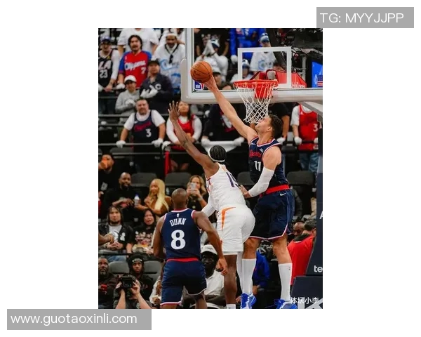 莱昂纳德砍下27+5，哈登半场贡献26分，快船主场大胜太阳