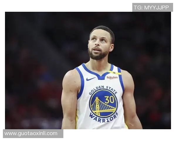 冲起来了！亚历山大加速突内线上篮打进 库里补防还吃到犯规