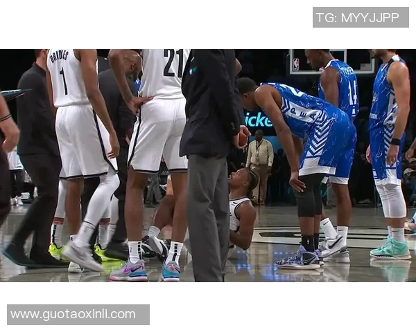 愿无大碍!内史密斯防守时痛苦倒地 左膝酸痛本场比赛不会回归 愿无大碍!内史密斯防守时痛苦倒地 左膝酸痛本场比赛不会回归