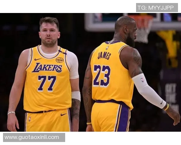 湖人三连败跌出西部前三,里夫斯伤退,东契奇空砍25+7,詹姆斯创尴尬纪录