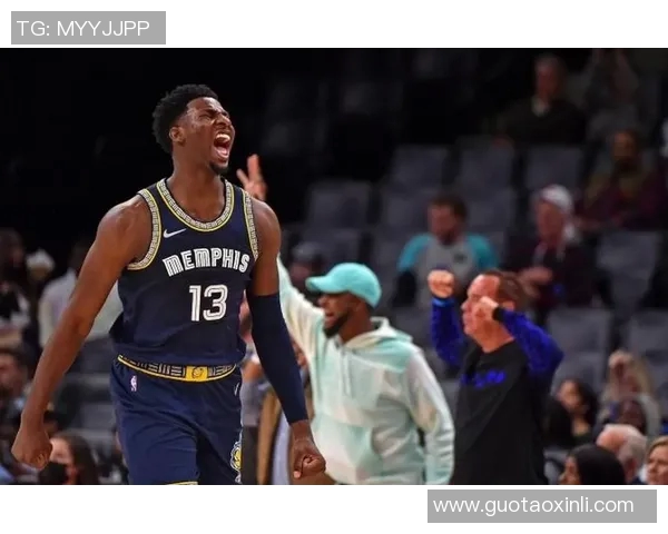 攻防状态在线!JJJ半场11中7高效砍下17分 还有4次盖帽